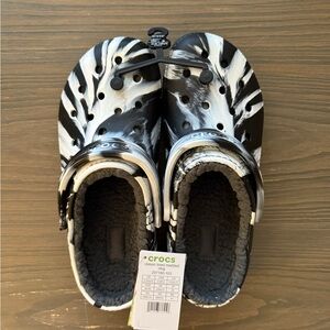 Men’s fleece lined CROCS - Marbled Black and White size 10